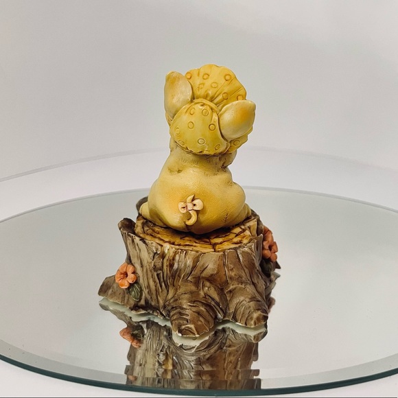 Pigsville 1992 Piglet Figurine Eating Ice Cream Wearing a Bonnet Sitting On Log - Picture 3 of 5